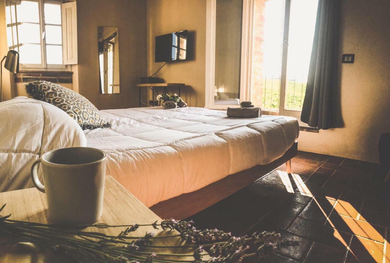 La Falconara Farm stay *